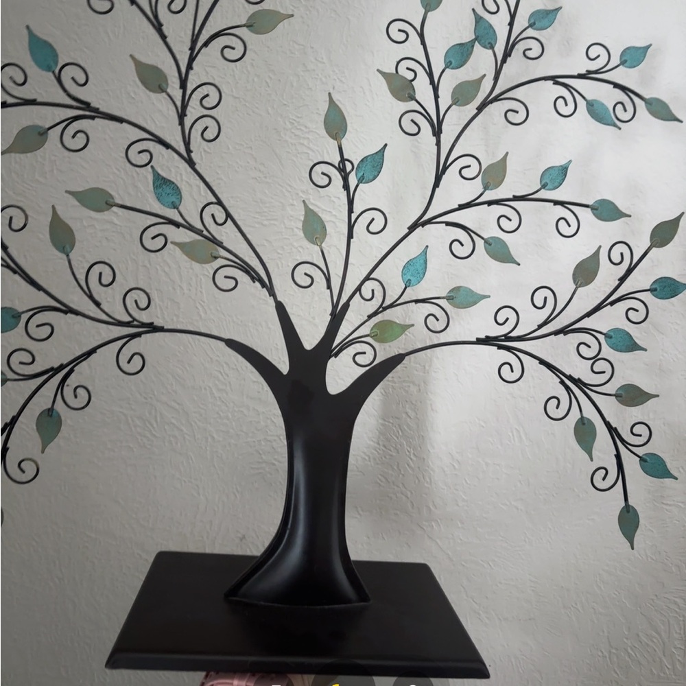 Vintage 2002 Hallmark keepsake large picture frame tree.